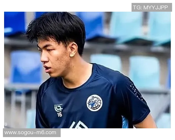 王博豪谈荷乙经历称新位置锻炼价值巨大体能状态良好